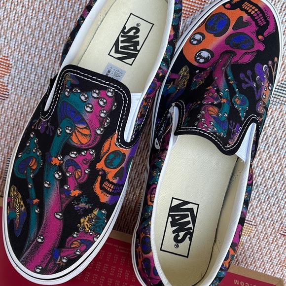 Vans Classic Slip-On
Trippy Drip Black Multi
VNOA7Q5DOZB
Men’s sneakers - Picture 13 of 16